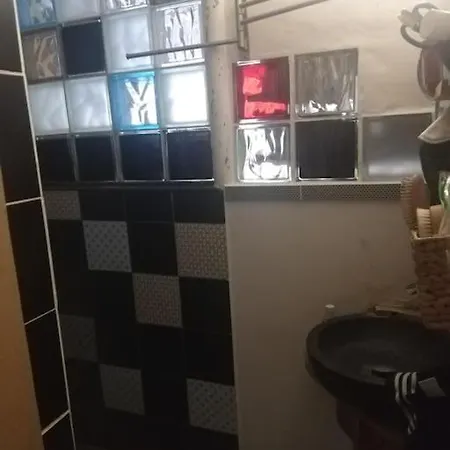 Logement Cosy A 2 Pas Du Parc Des Buttes Chaumont. Apartment *